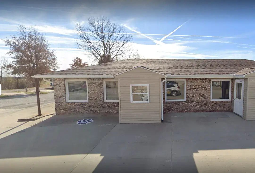 Lyndsay L. Salon in Bethany, MO from parking lot