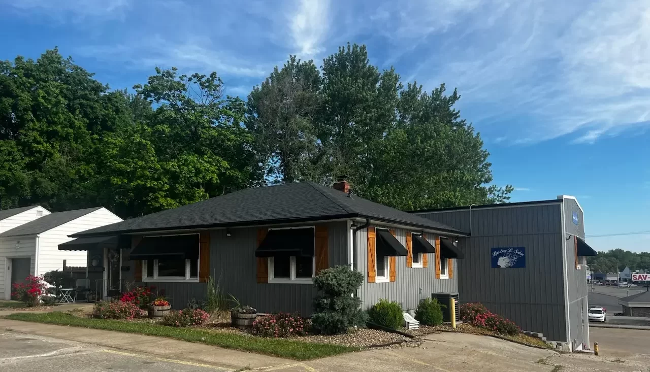 Lyndsay L Salon