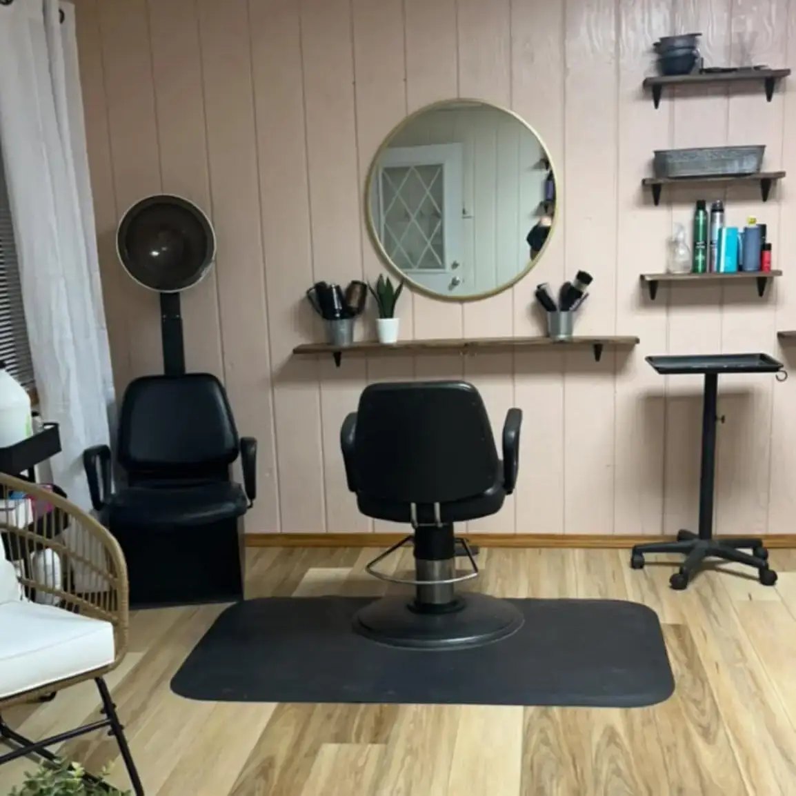 chair to be rented by a hair and makeup artist at Lyndsay L. Salon