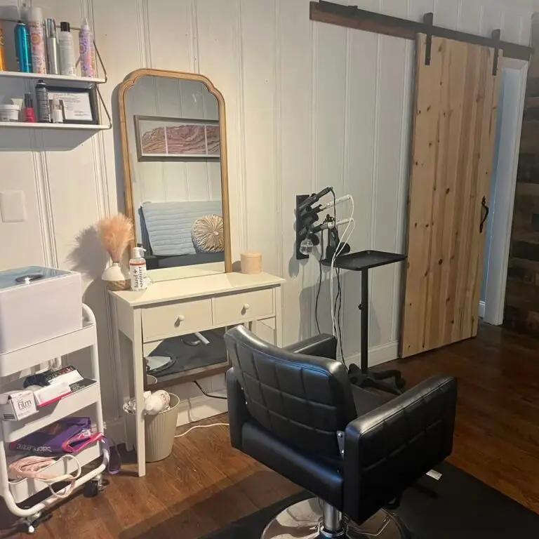 artist suite for rent at Lyndsay L. Salon in St. Joseph, MO