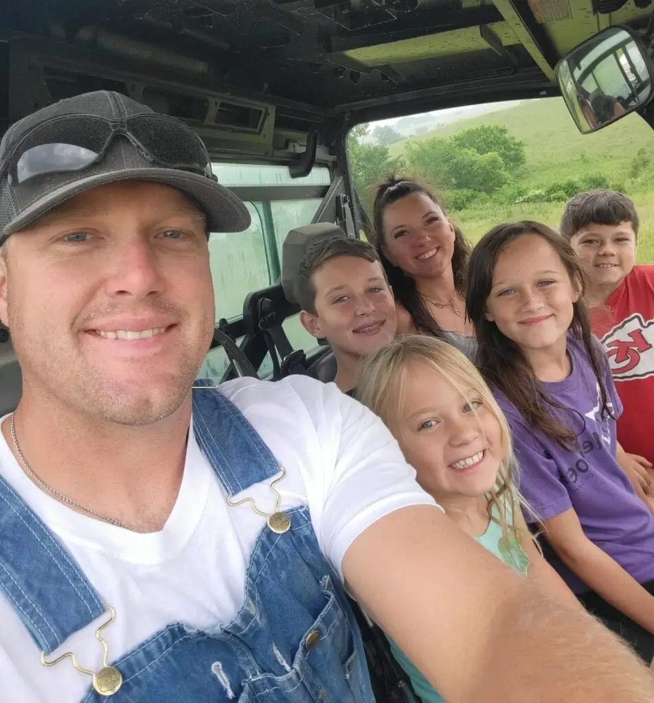 Lyndsay L. Salon and Cox Cattle Co. family photo